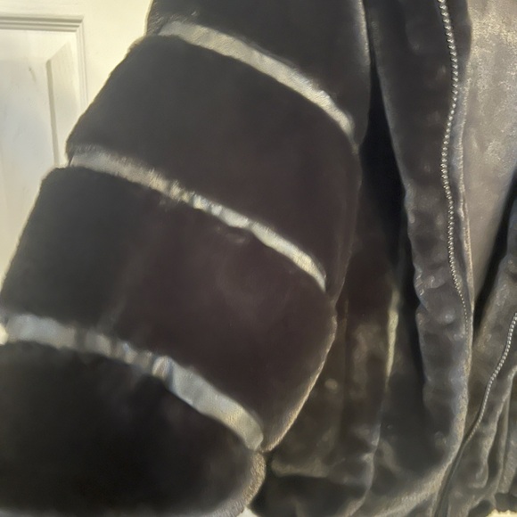 ALO Yoga Black Teddy Jacket - Picture 5 of 7